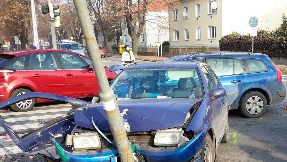 Vážná nehoda na křižovatce v Kroměříži