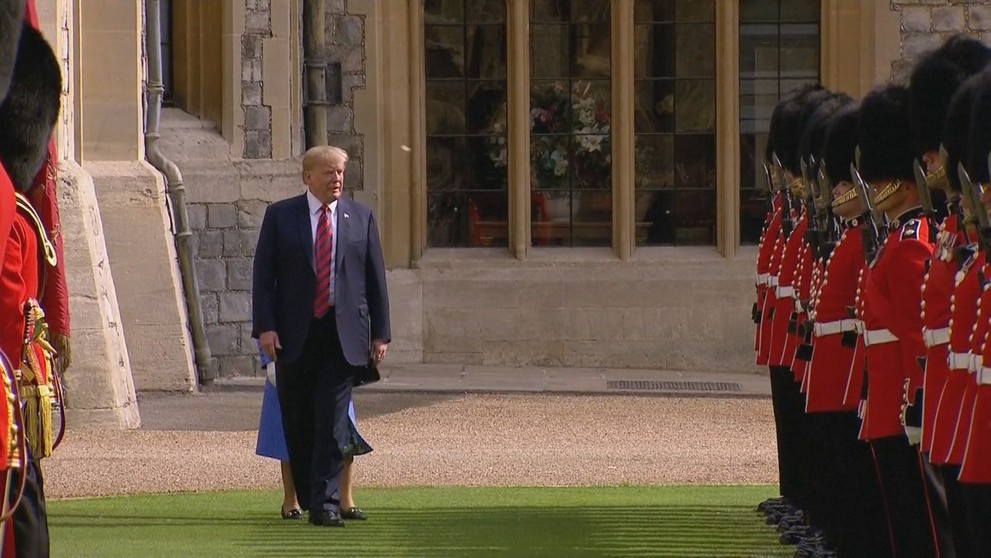 Donald Trump a královna Alžběta II. - 10