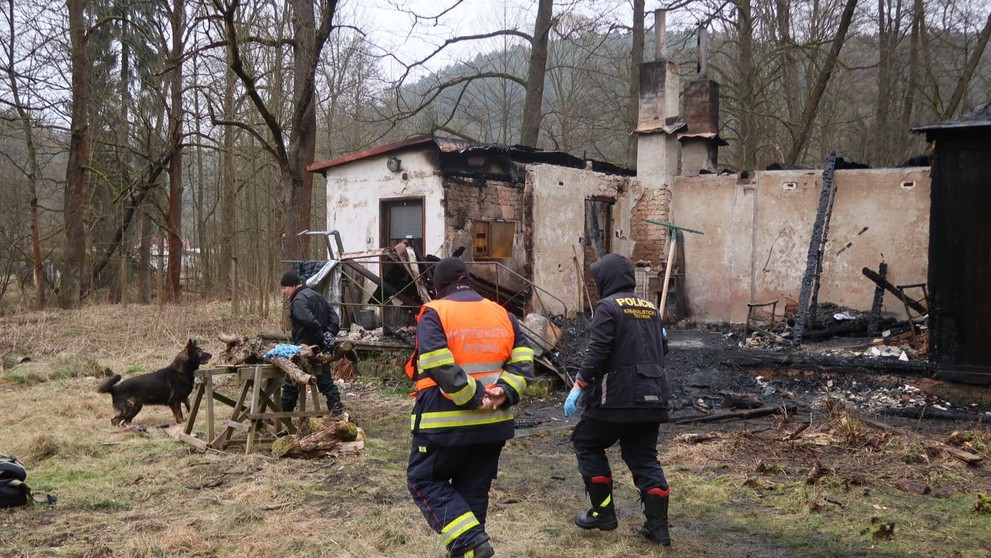 Při požáru chatky v Srbské Kamenici na Děčínsku zemřel muž - 9