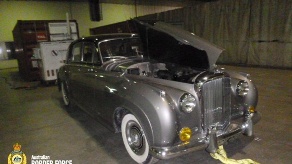 Bentley z roku 1960 ukrývalo balíky drog