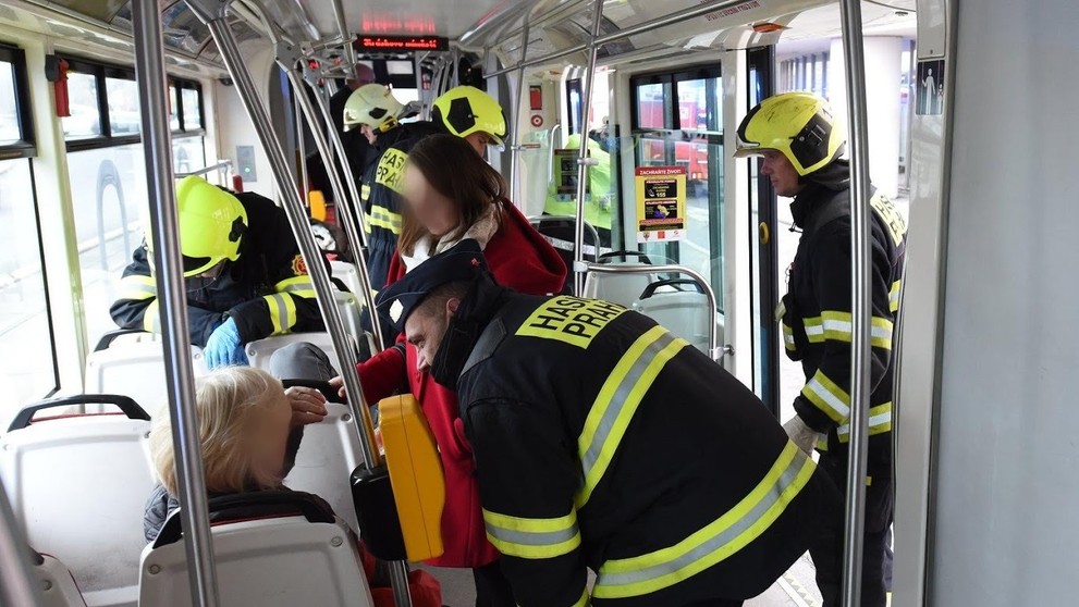 Sražené tramvaje v Praze u Tančícího domu - 1