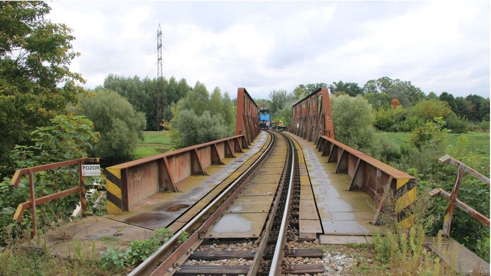 Průvodčí vypadl z vlaku  (3)