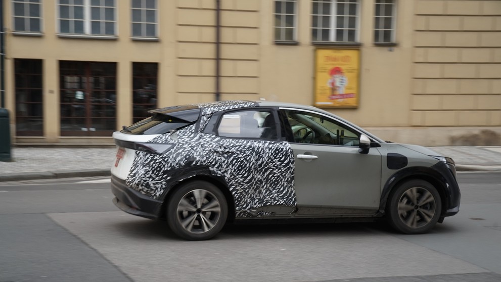 Testovací muly Nissanu v centru Prahy