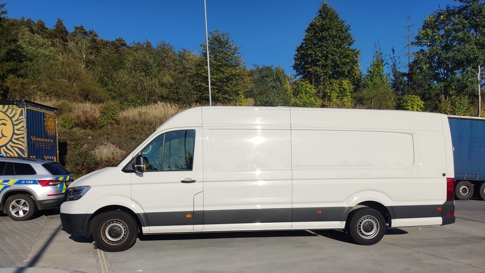 V dodávce se tísnilo 33 migrantů (3)