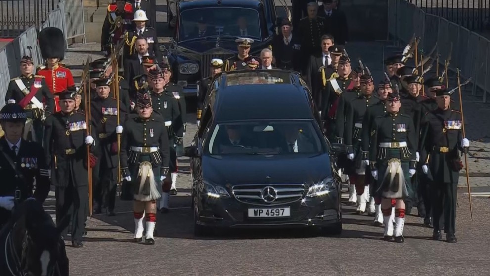 Průvod se zesnulou královnou Alžbětou II. v Edinburghu