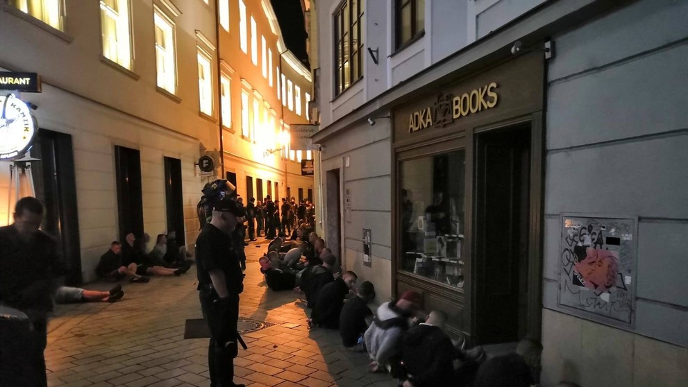 Policie zadržela desítky výtržníků
