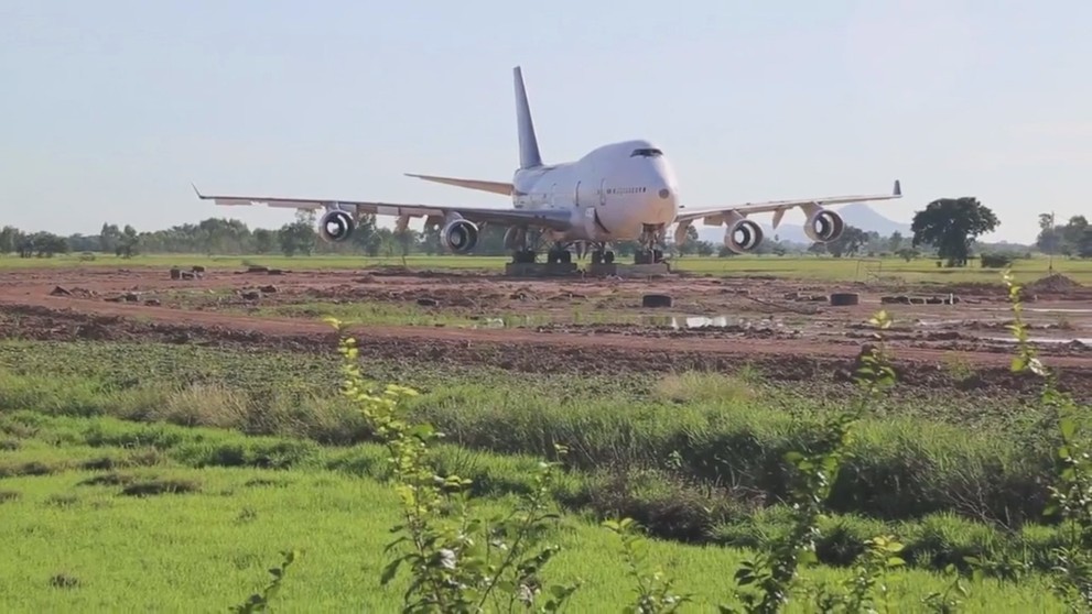 Boeing 747 na zahradě - 7