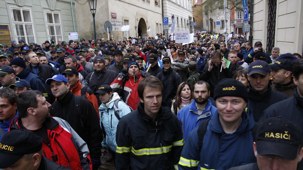protestující před Sněmovnou