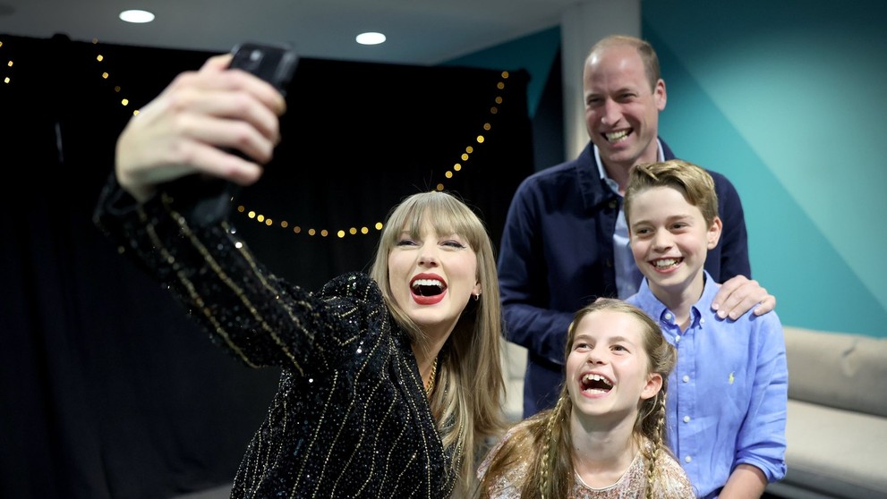 Taylor Swift s princeznou Charlotte, princem Georgem a princem Williamem, 22. 6. 2024