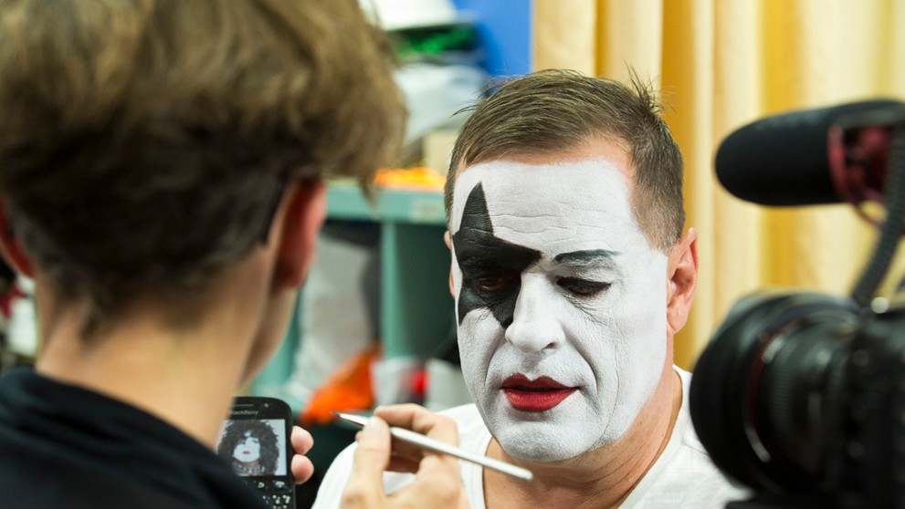 Tvoje tvář má známý hlas - Miroslav Etzler jako rocková hvězda kapely KISS! - 2