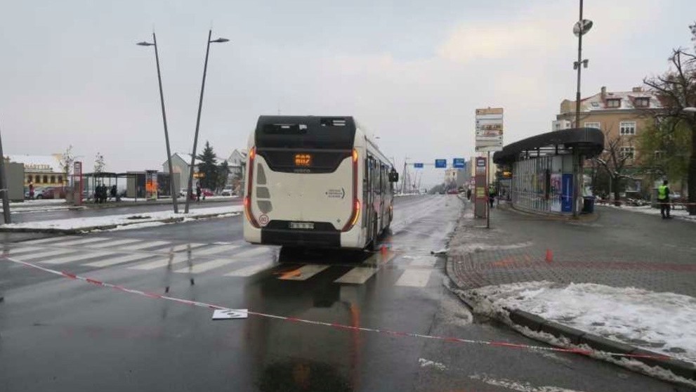 Autobus v Kladně srazil seniorku