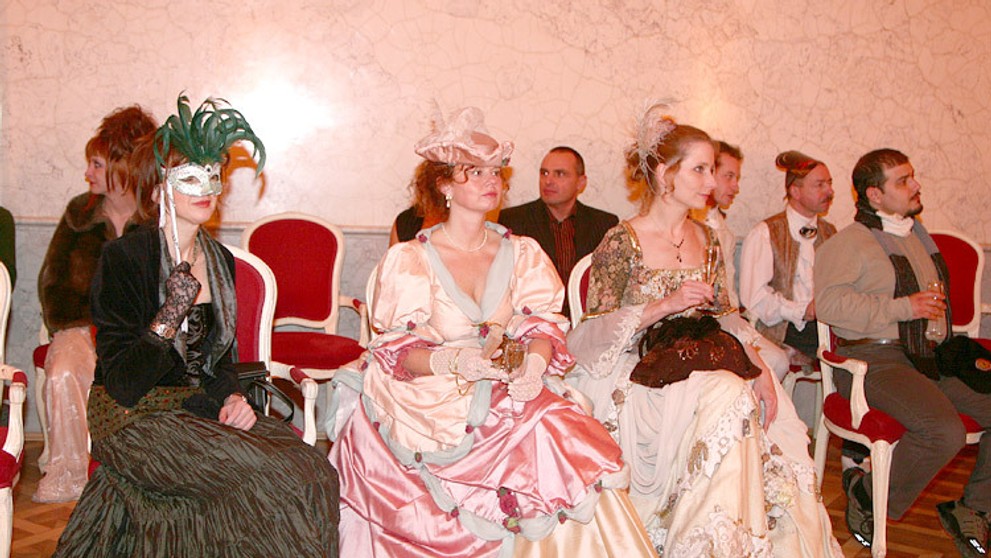 Bohemian Carnevale byl zakončen monstrózním plesem v historických kostýmech. 