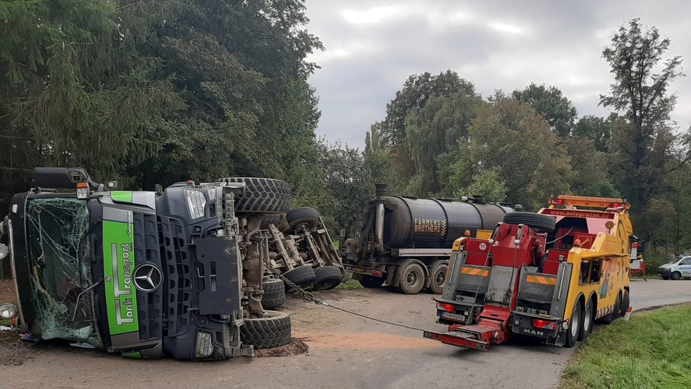 Nehoda fekálního vozu na Benešovsku - 2