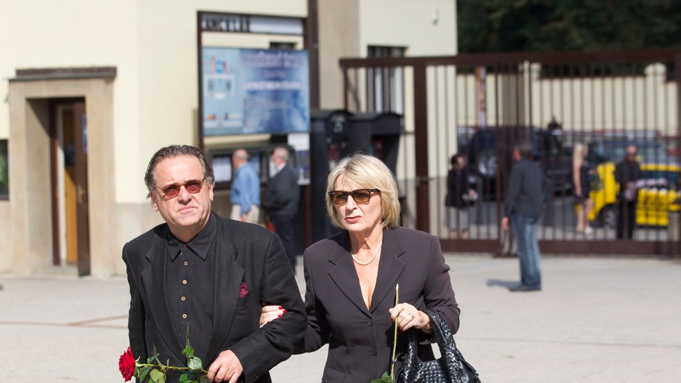 Ve Krematoriu Strašnice v Praze se 15. září 2011 konalo poslední rozloučení s textařem a básníkem Pavlem Vrbou - 9