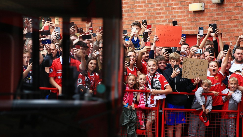 Nedočkaví fanoušci Manchesteru čekají na Ronalda