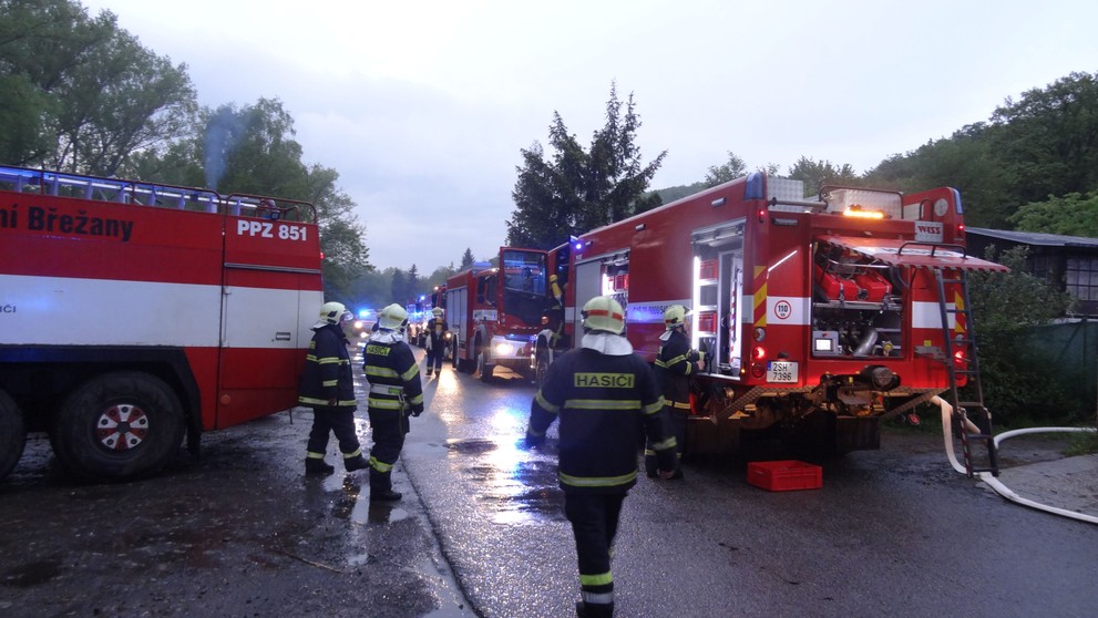 S ohněm bojovalo pět jednotek hasičů