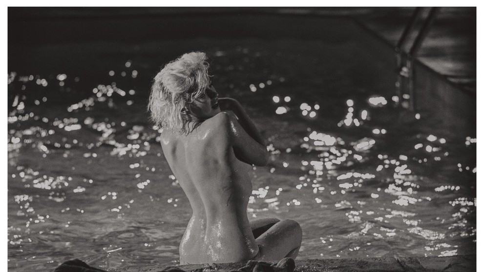 Marilyn Monroe nahá u bazénu - 2