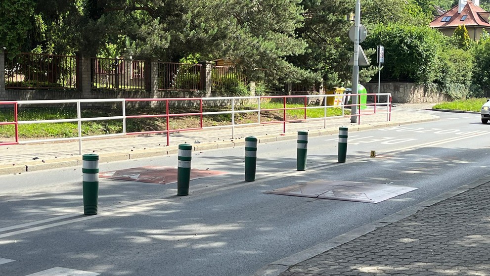 Sražení dívky motorkářem v ulici Trojská (4)
