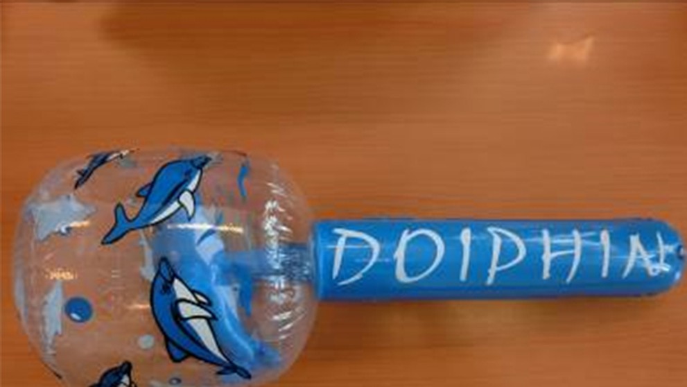 Nebezpečné hračky - NAFUKOVACÍ KLADIVO „DOIPHIN“
