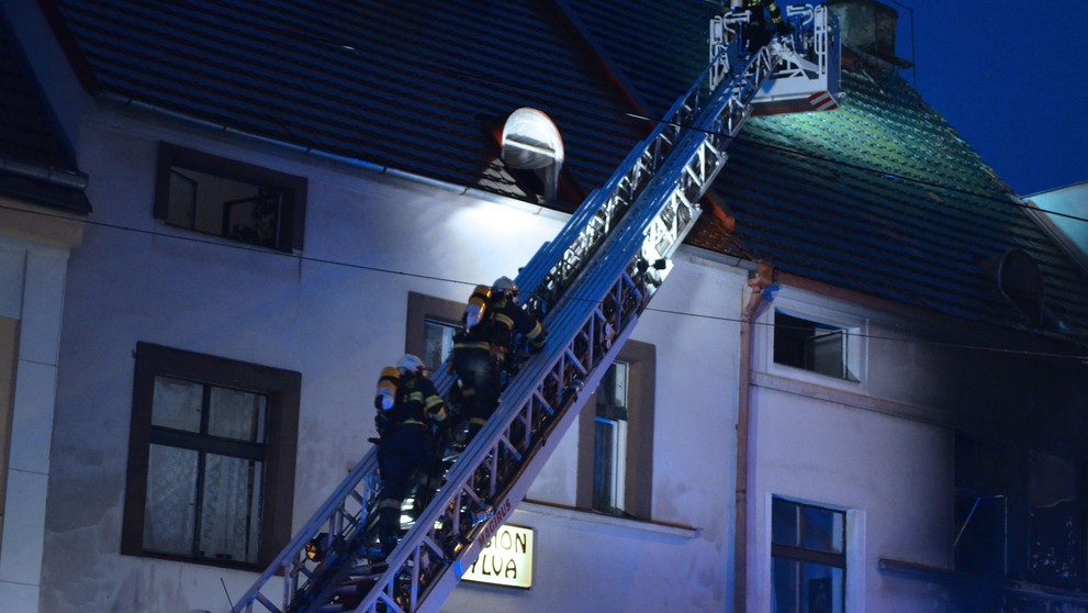 Hořící garáž v Praze - 5