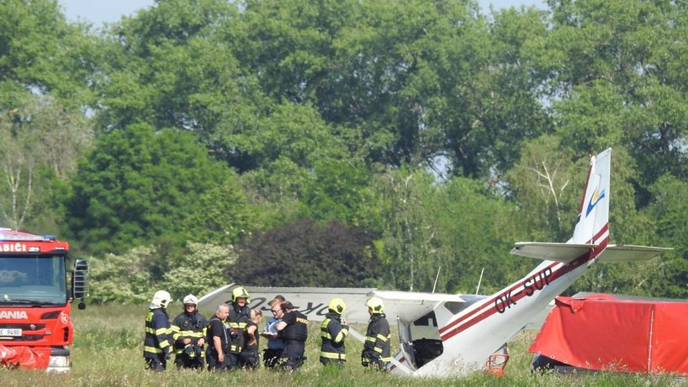 Pád malého letadla na letišti v Letňanech - 3