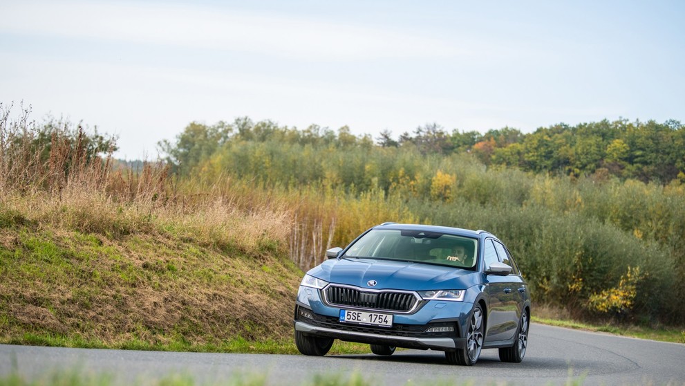 Škoda Octavia ve verzích RS a Scout - 87