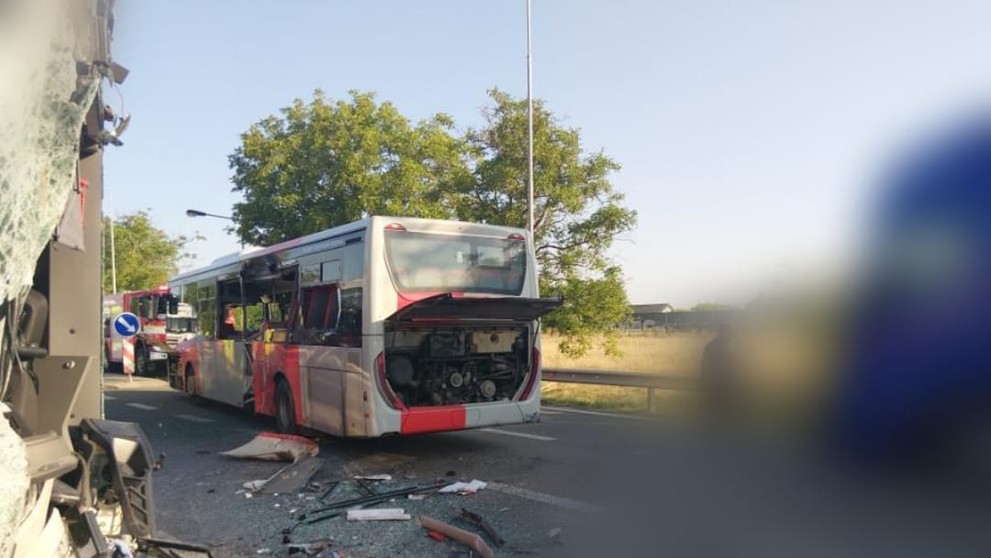 Nabouraný autobus