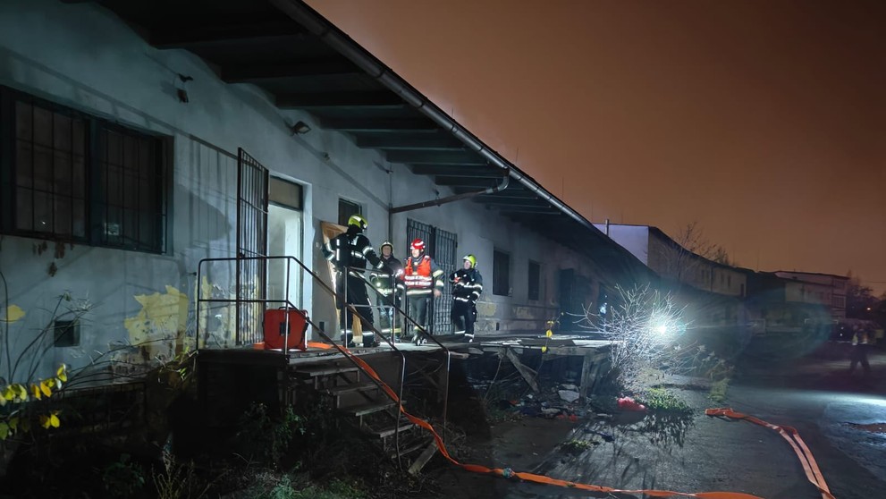 Požár v areálu Nákladového nádraží Žižkov
