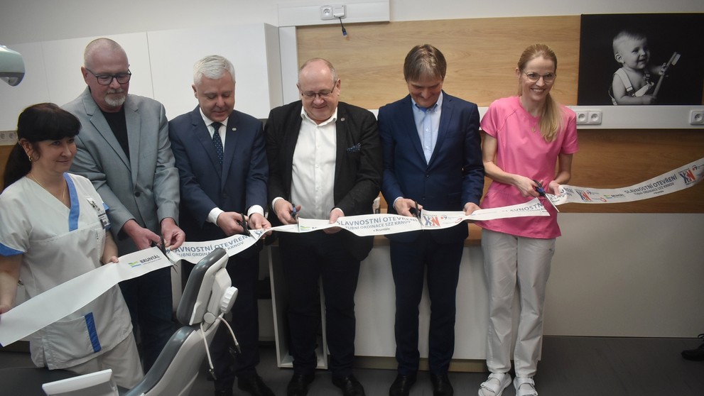 Krnovská nemocnice otevřela novou zubní ordinaci v Bruntále (2)
