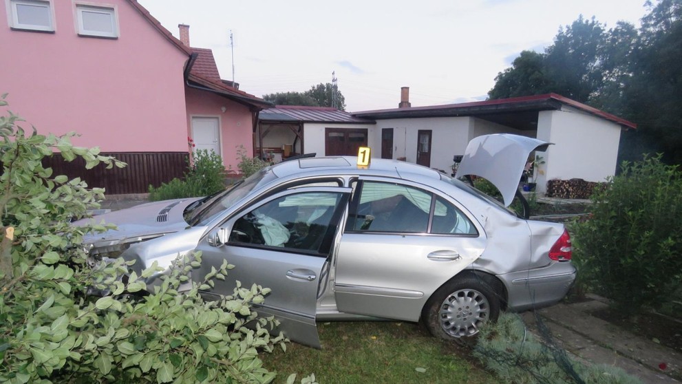 Muž havaroval pod vlivem alkoholu - 2