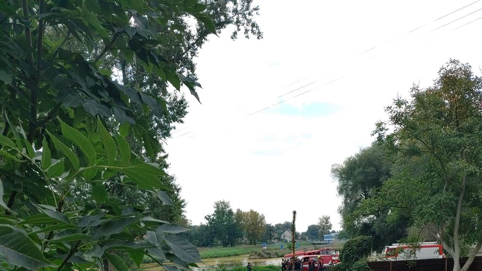 Žlutá skvrna na Labi u Neratovic