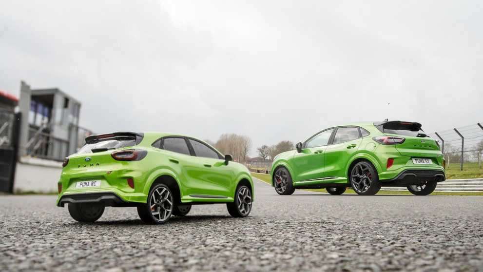 Sportovní SUV Ford Puma ST vs. model Puma ST RC - 12