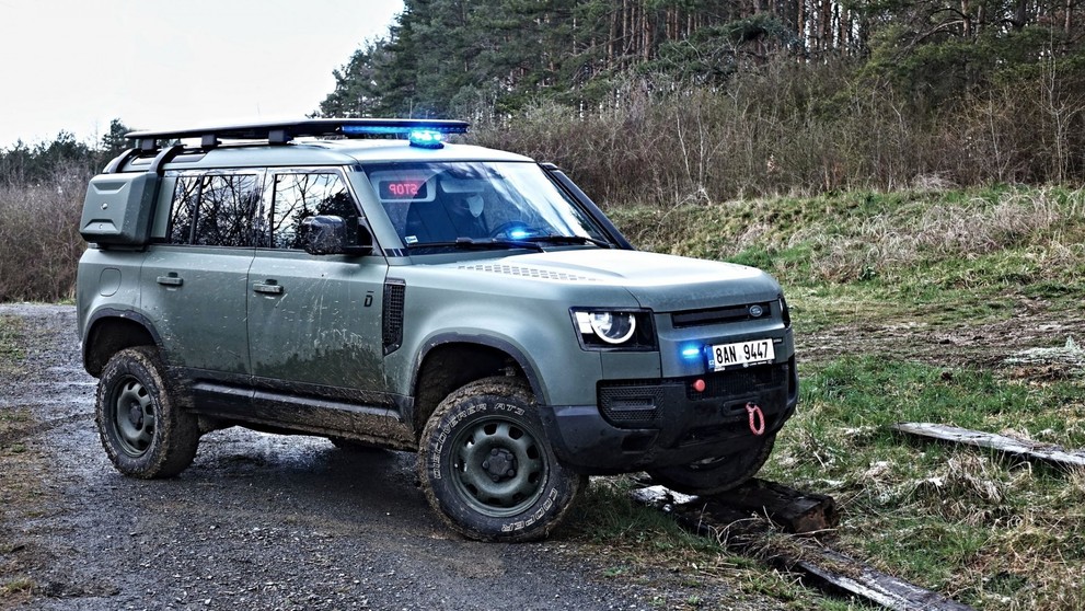 Land Rover Defender 110 upravený pro bezpečnostní složky - 27