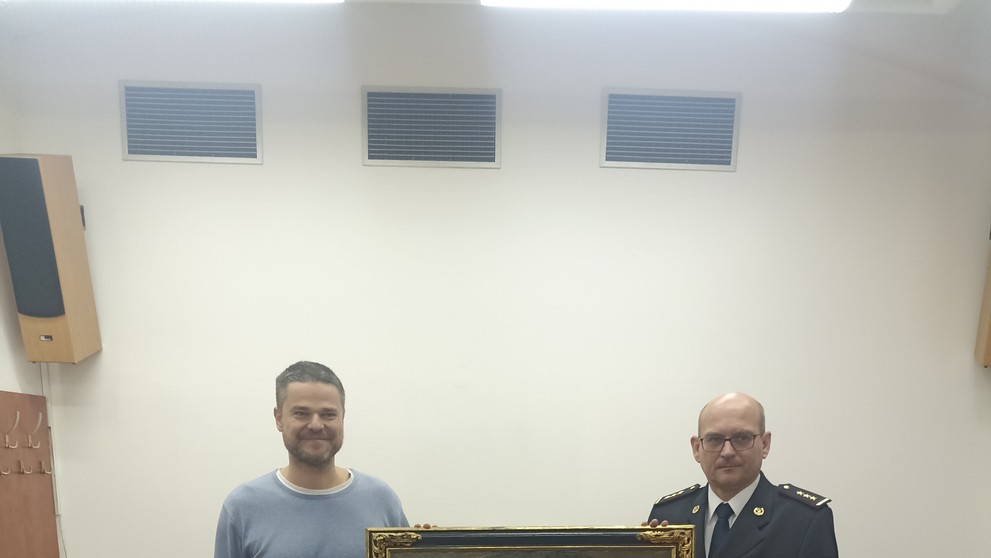 Kastelán Libor Švec převzal obraz od Policie ČR