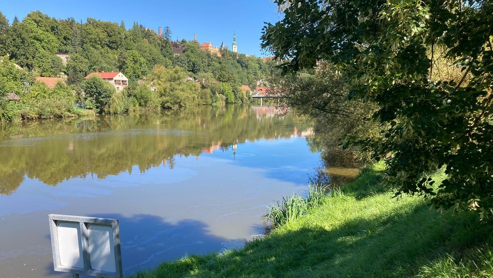 Auto v řece (2)