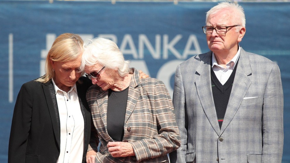 Přímo na kurtu se držela minuta ticha. Rodiče Novotné byli zdrceni.