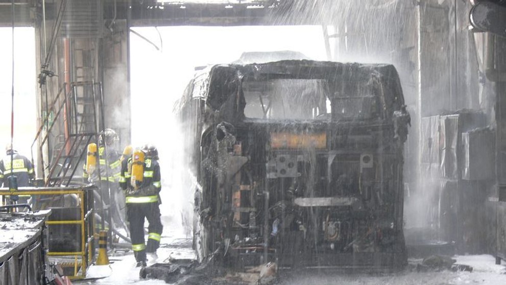 Shořelý autobus dopravního podniku