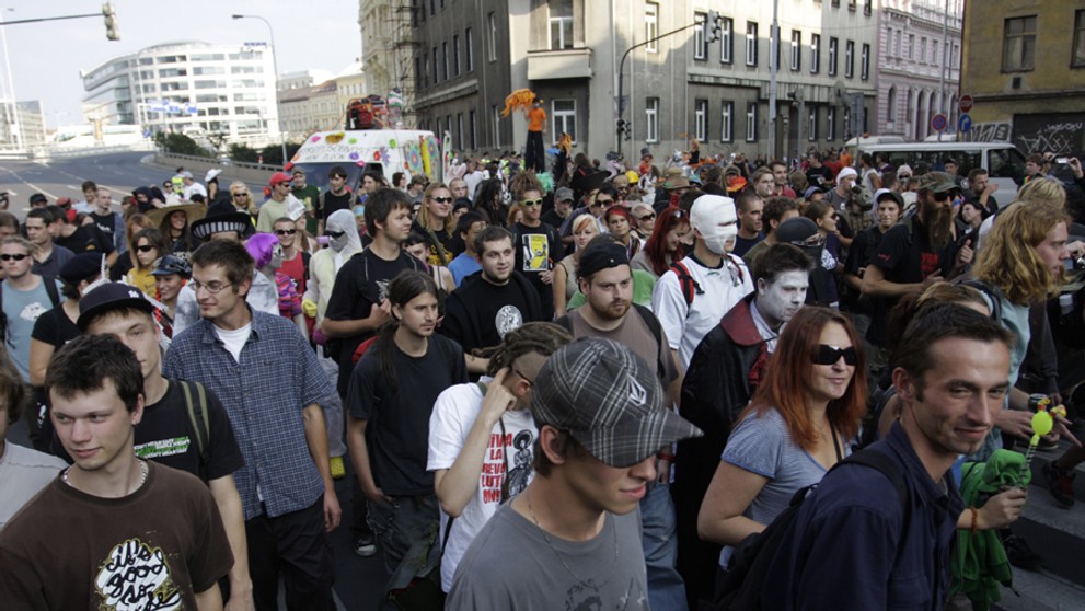 Na 1500 squaterů dovádělo v centru Prahy-2