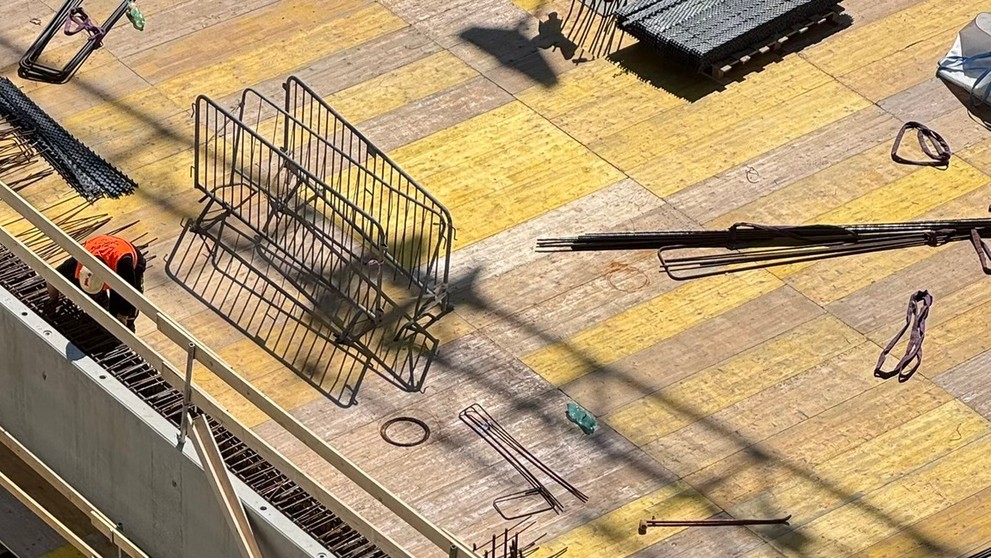 Soukromý dron u heliportu v Liberci