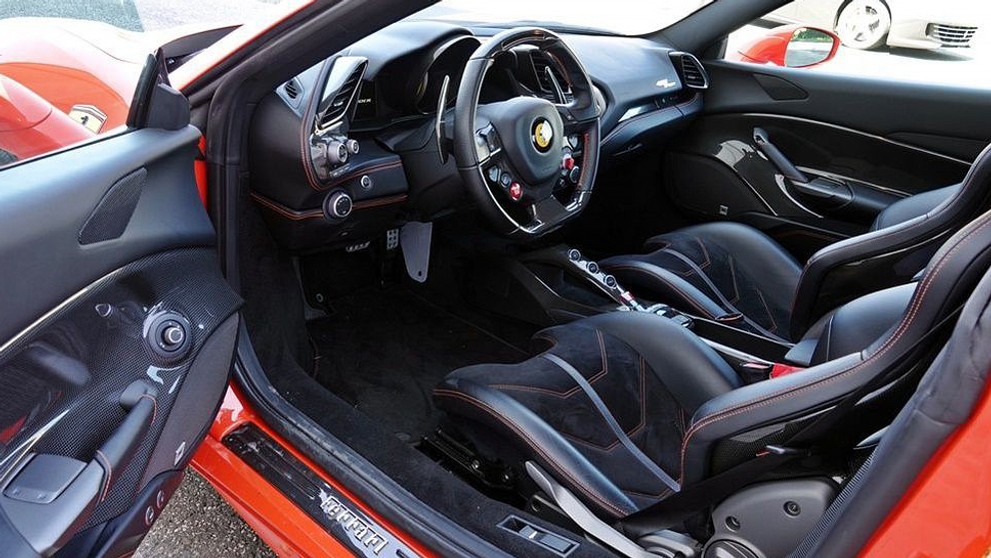 Ferrari GTC4Lusso a Ferrari 488 Spider