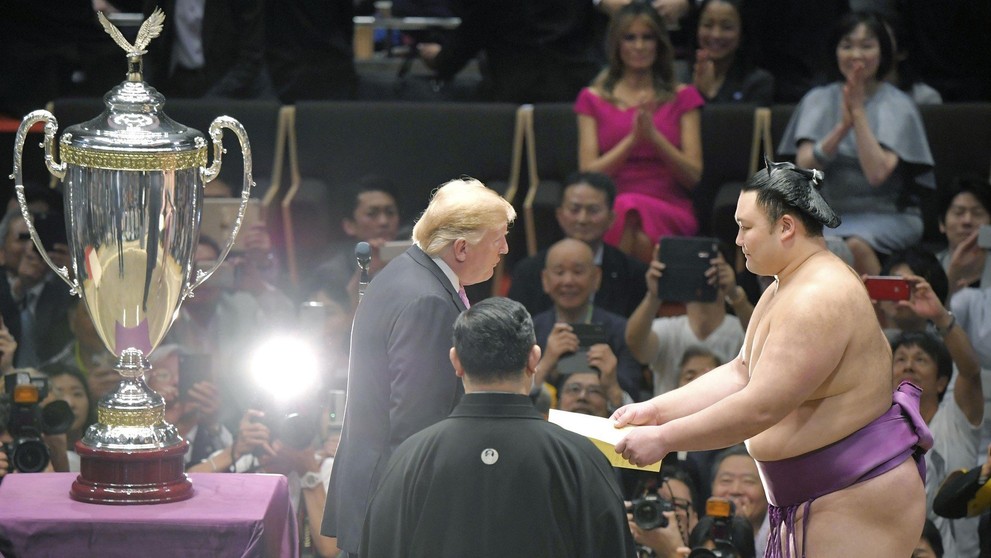 Trumpovi vyrazili v Japonsku na sumo - 3