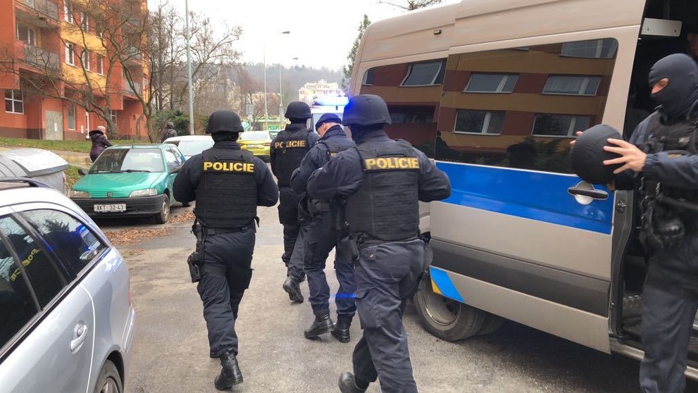 Evakuace a zásah policistů ve Famfulíkově ulici v Praze - 3