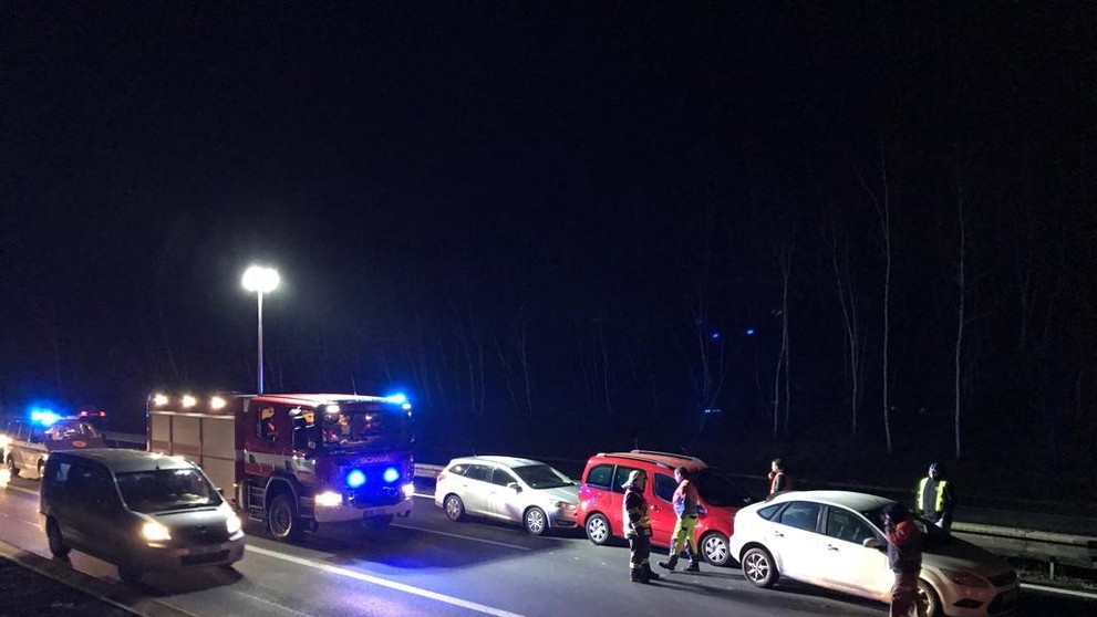 Na dálnici D10 se srazilo deset aut - 3