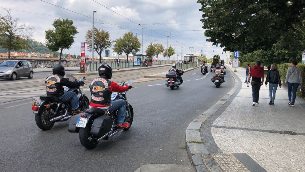 Jízda Prahou motorkářů Hells Angels za zesnulého kolegu - 3