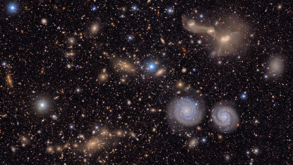 Pohled na kupu galaxií v souhvězdí Panny