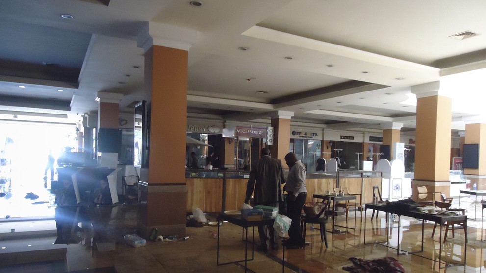 Takto vypadá obchodní centrum po útoku teroristů - 5