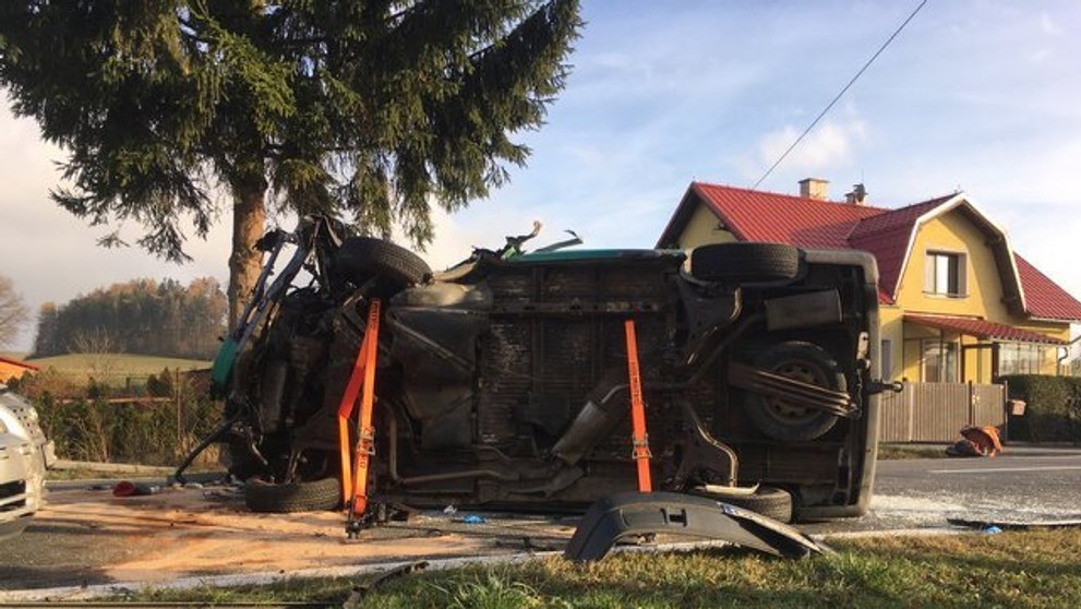 Na Pardubicku se srazila dodávka s kamionem - 1