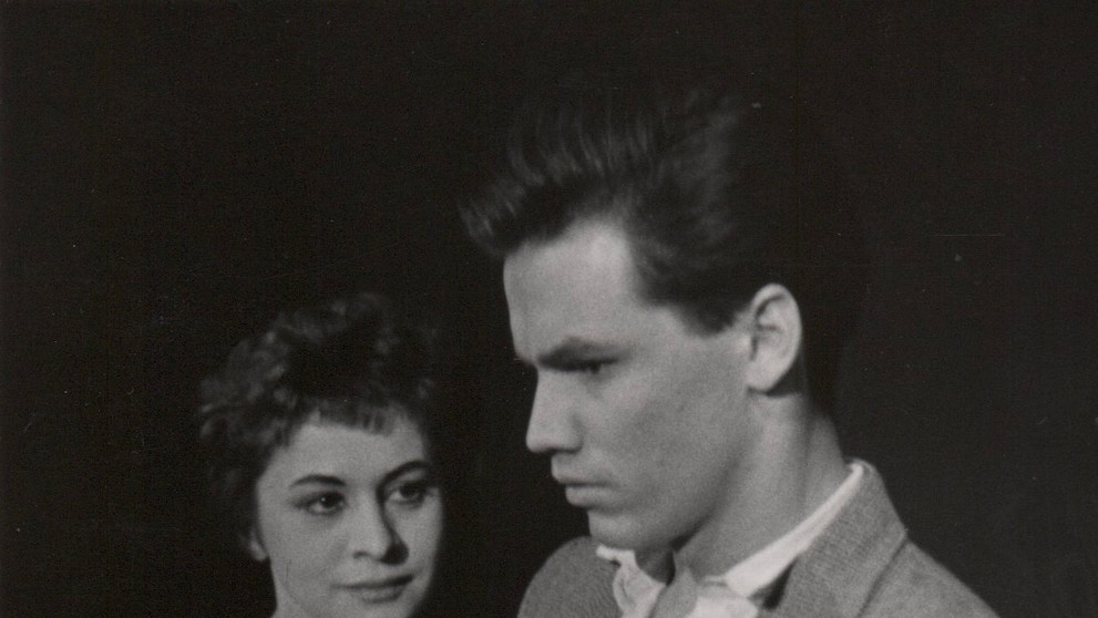 Václav Martinec a Jiřina Třebická ve hře Človek hledá radost, 1959