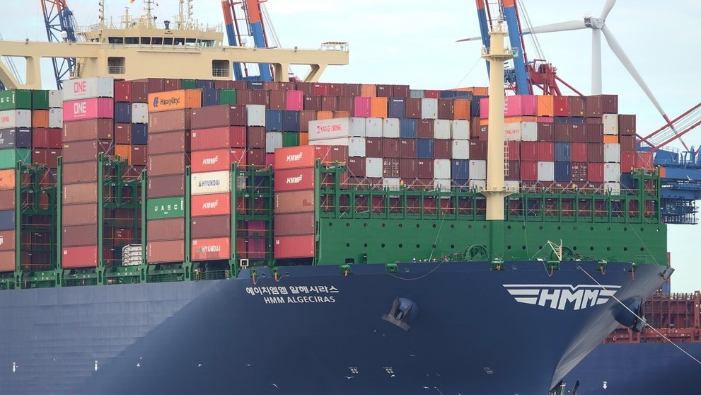 Největší kontejnerová loď světa HMM Algeciras připlula do Hamburku - 4