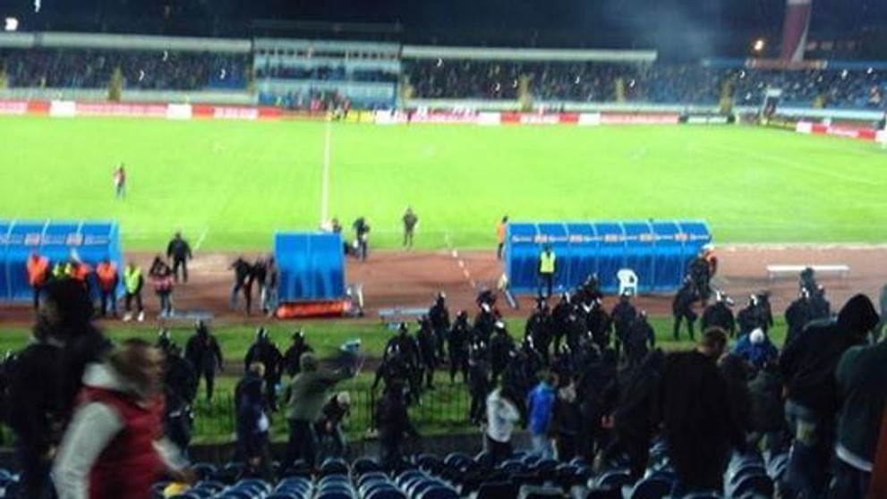 Řádění chuligánů na zápase Slovan - Sparta - 3